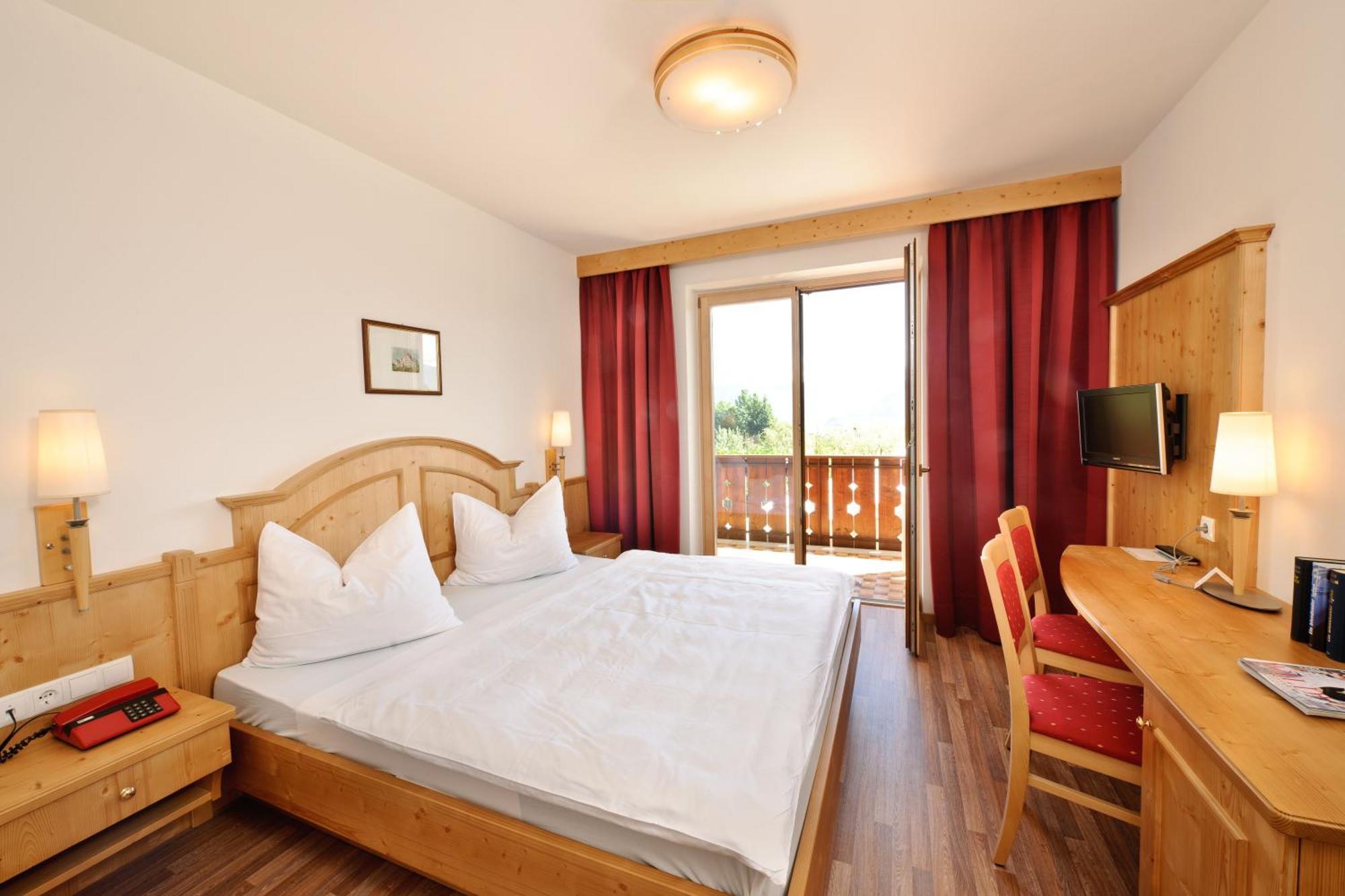 Hotel St. Justina Hof Appiano Sulla Strada Del Vino Zewnętrze zdjęcie