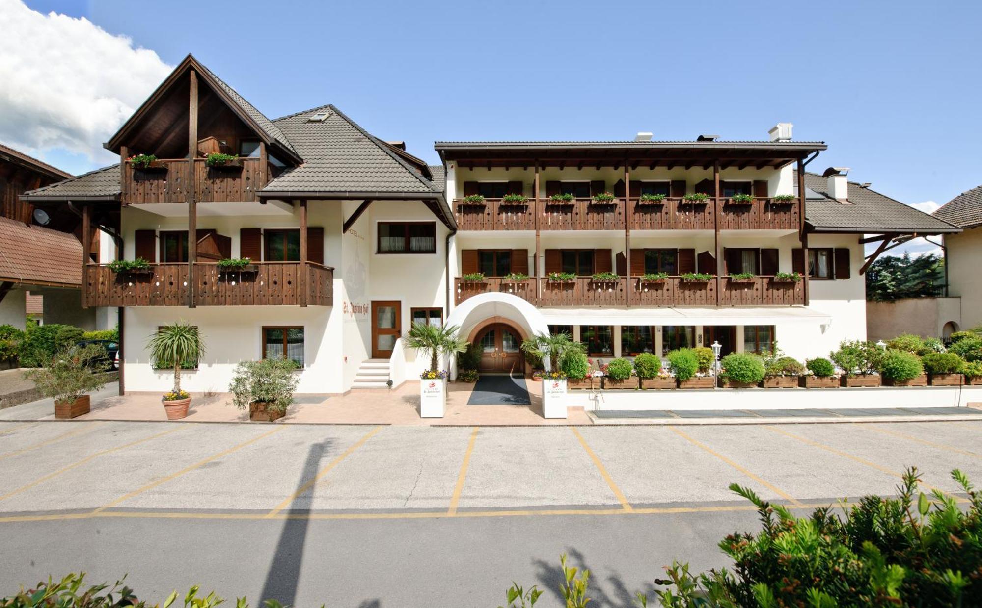 Hotel St. Justina Hof Appiano Sulla Strada Del Vino Zewnętrze zdjęcie